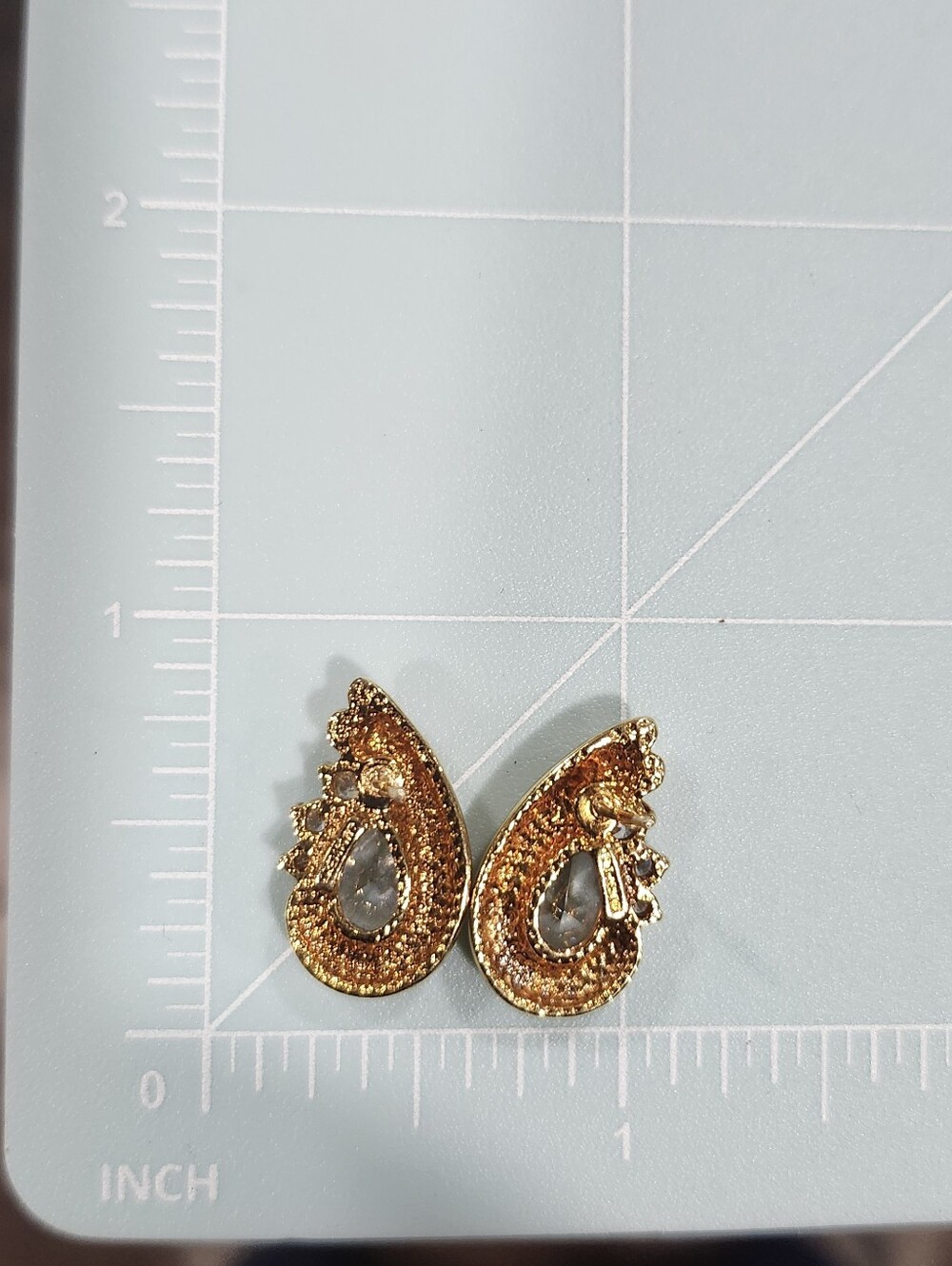 Krementz Gold Teardrop Crystal Stud Earrings Elegant Women Jewelry - Picture 3 of 3
